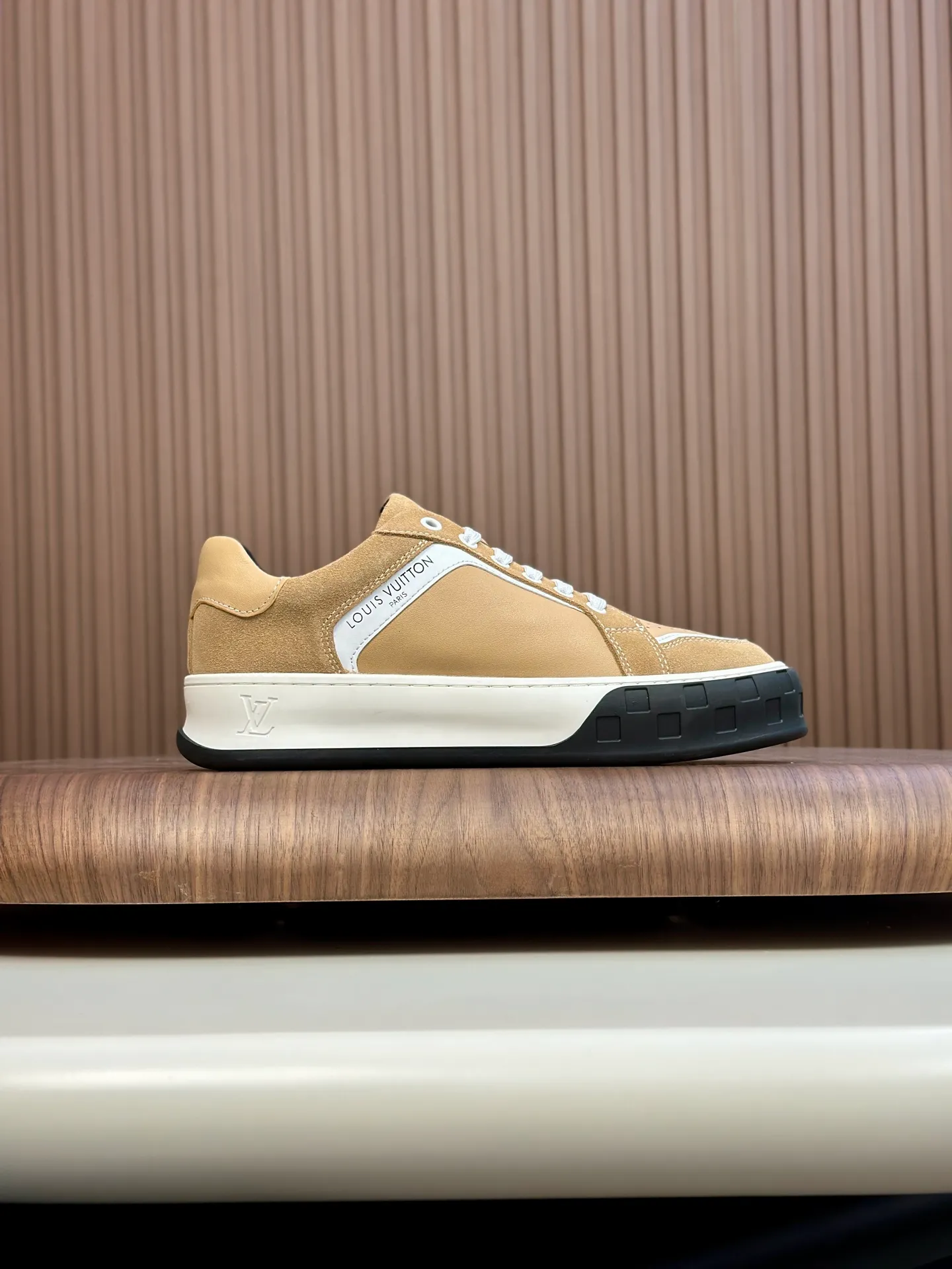 Men's shoes💰740 Lv 🔍Top purchasing agent🇮🇹 Louis Vuitton, the sports sneaker counter is synchronized, the uppers are imported from Italy, high-quality splicing colorful and complex crafts, the imported mesh padding is soft and comfortable, soles: original soles specially provided by the original factory, T men's men's shoes 💰U exclusive movable molded soles are super comfortable, original factory and single goods, 🔍🔍high quality, you can enter and leave the counter at will, welcome to compare, code number 38-44 (customized 45)